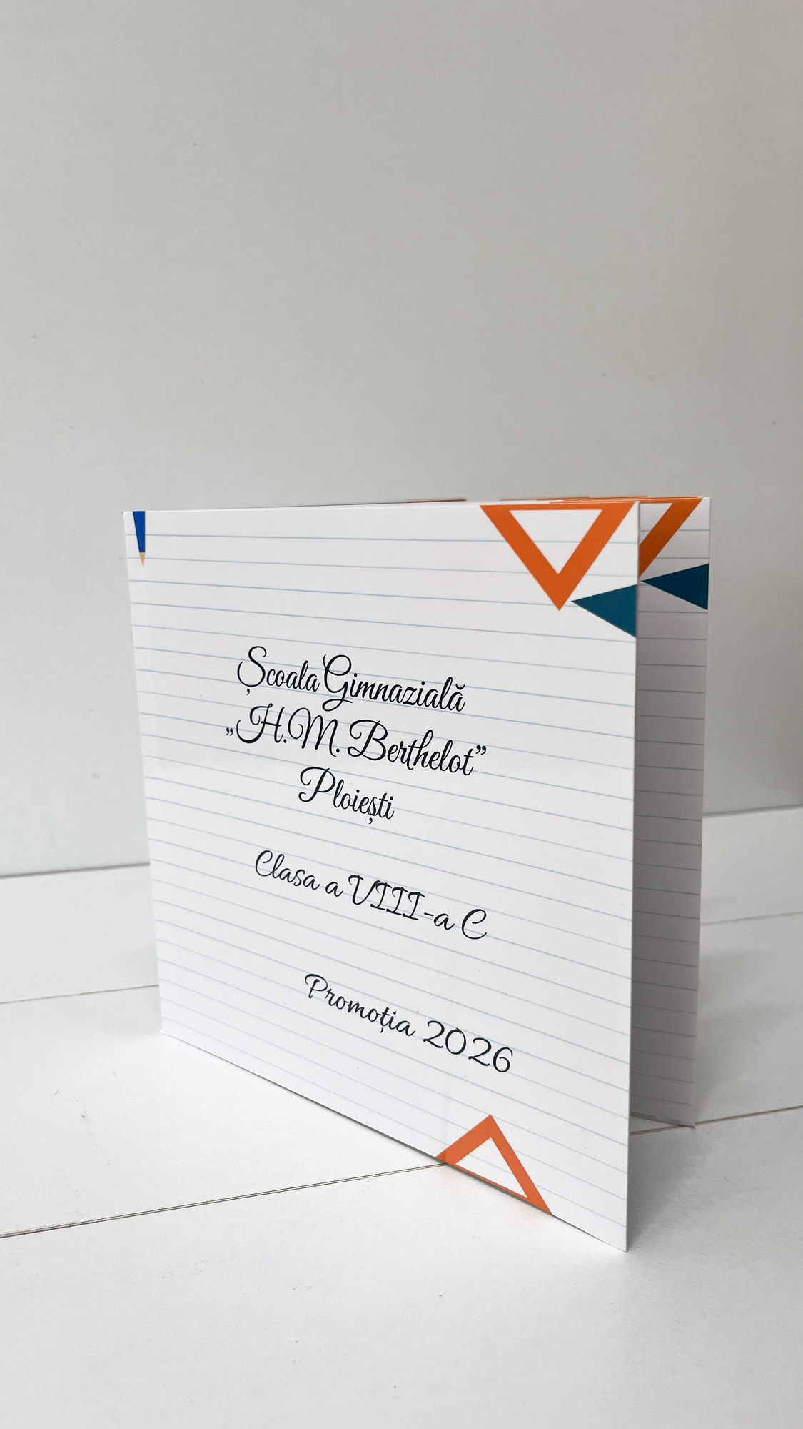 Album de absolvire Junior — copertă personalizată, model de 130 lei